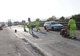 Último día de obras en la A-8 para terminar la reparación del firme de Serín.