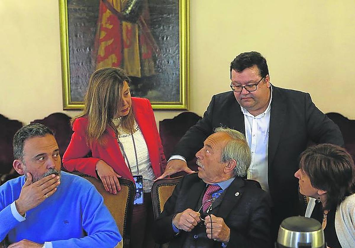 Fernández, Taboada, López, Pacho y Rivas todos ellos en la oposición.