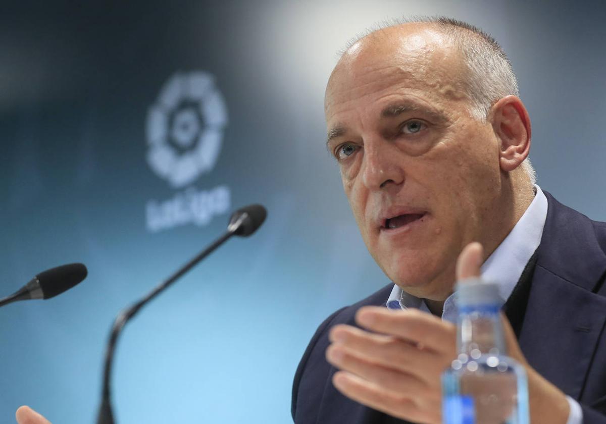 Javier Tebas, durante su intervención ante los medios al término de la reunión con los clubes