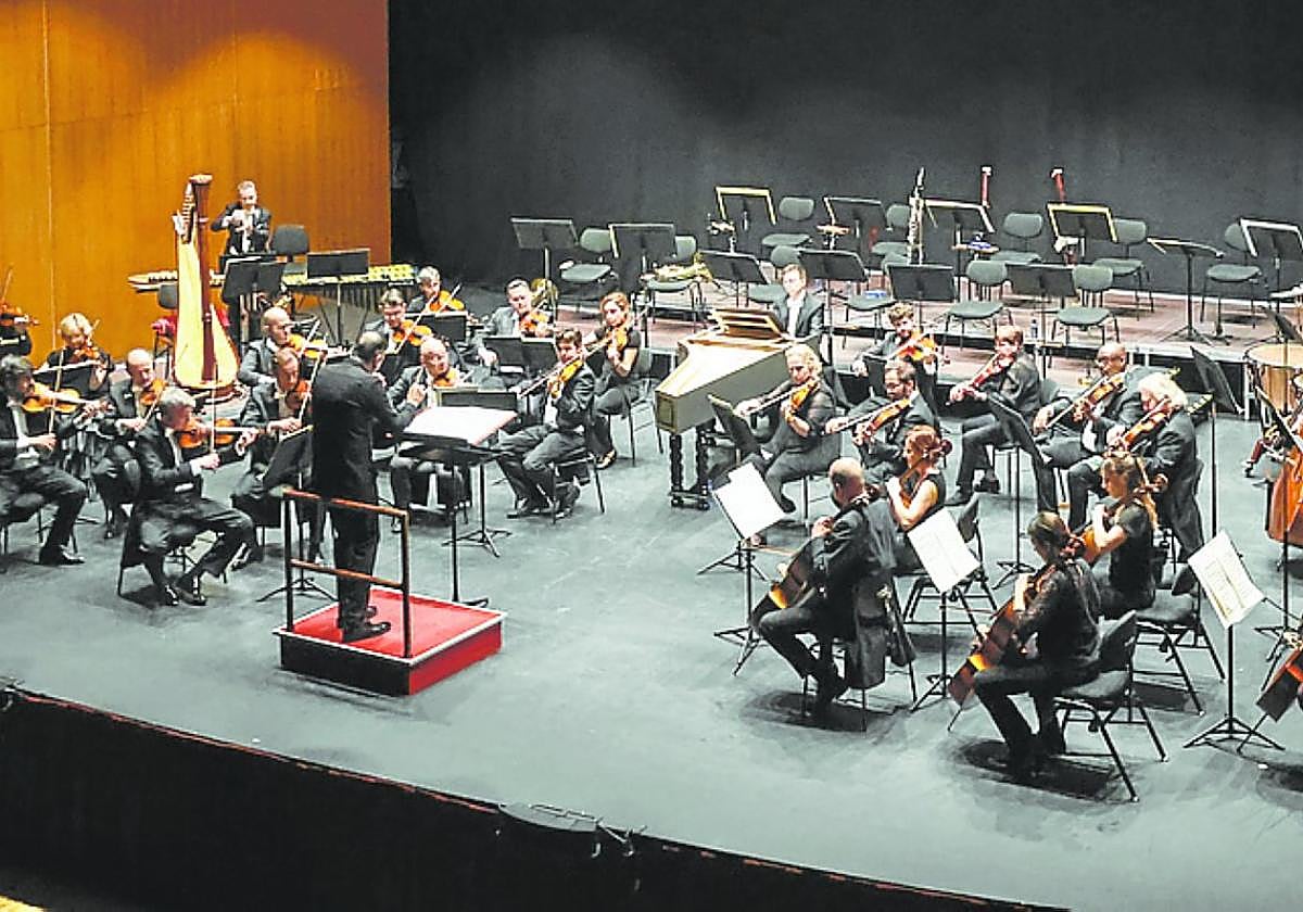La OSPA, ayer, sobre las tablas del Jovellanos.