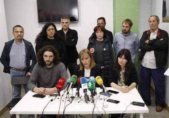 Rueda de prensa de los candidatos de Podemos en la sede del partido en Gijón.