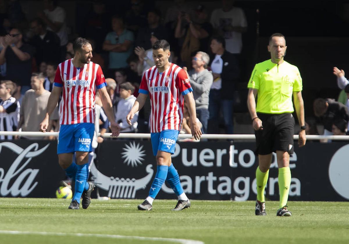 Izquierdoz y Bruno, durante el Cartagena - Sporting.