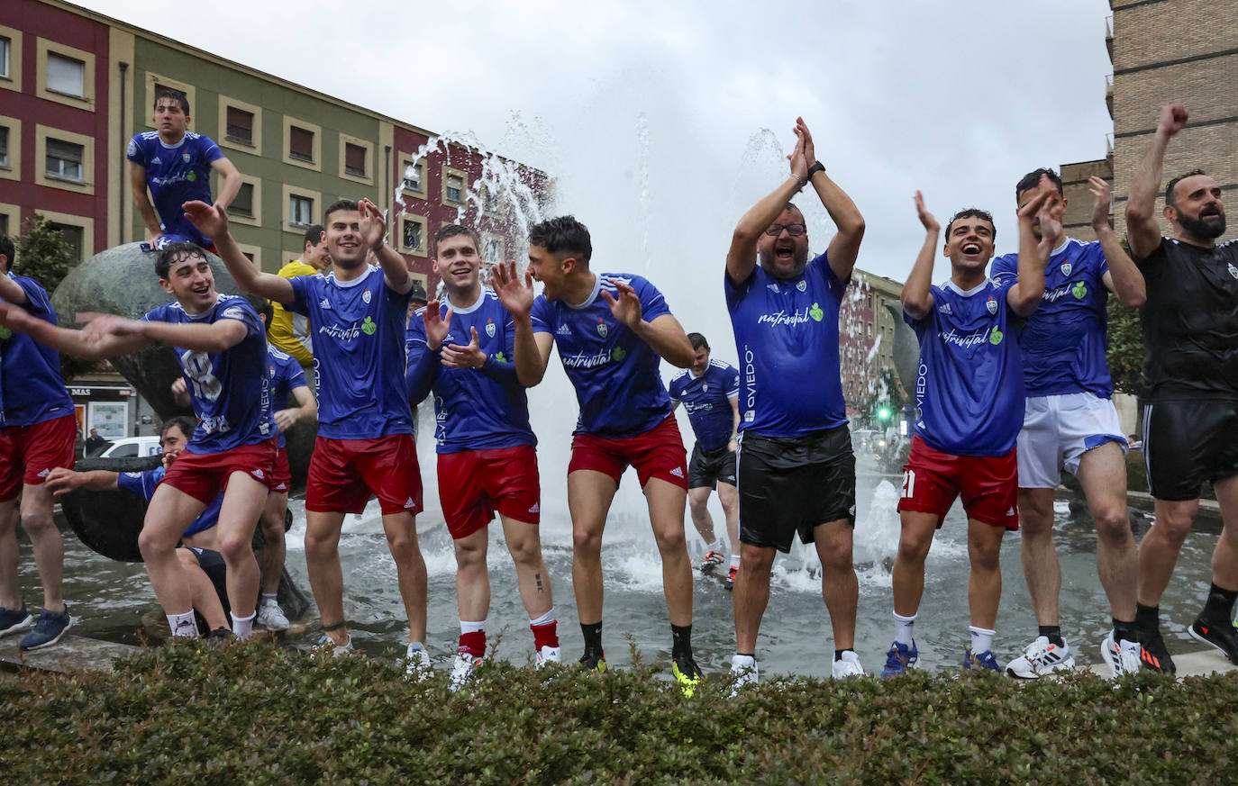 La eufórica celebración del ascenso del Covadonga