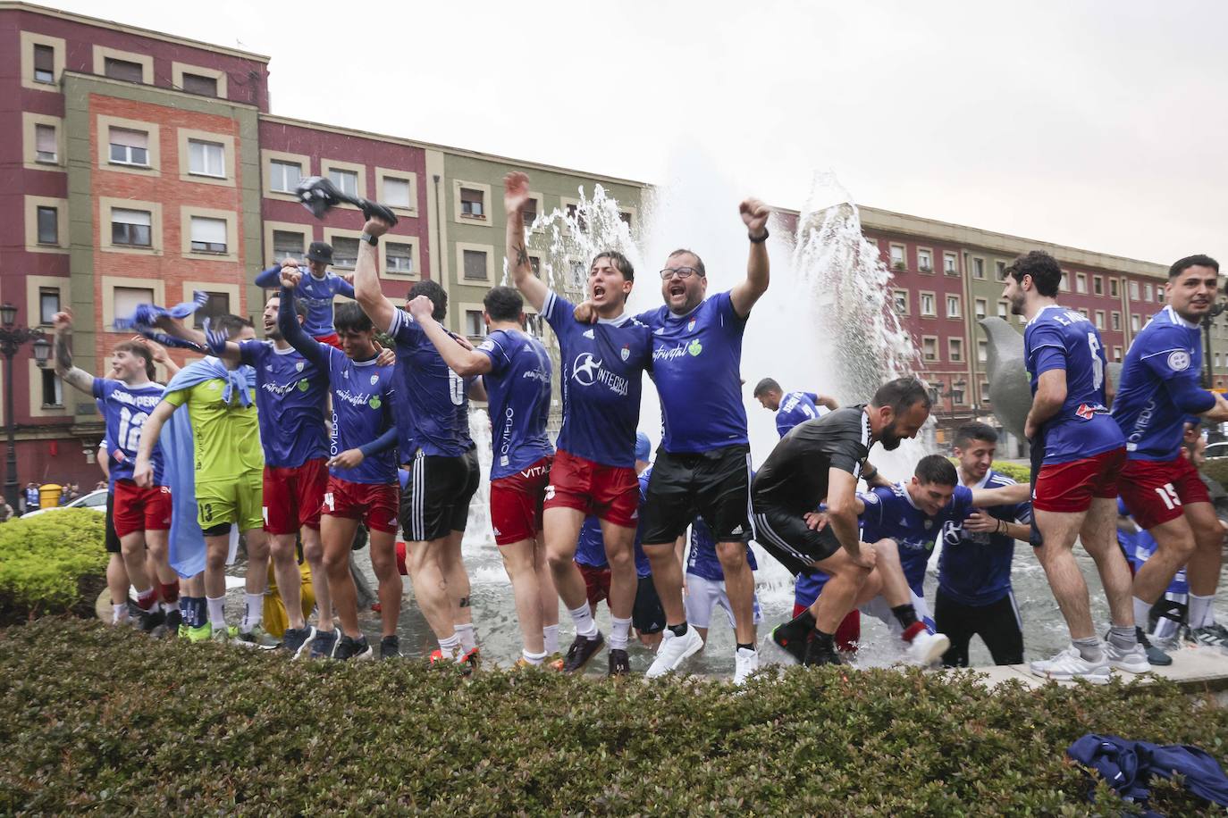 La eufórica celebración del ascenso del Covadonga