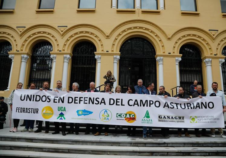 Tractorada de protesta del campo asturiano en las calles de Oviedo.