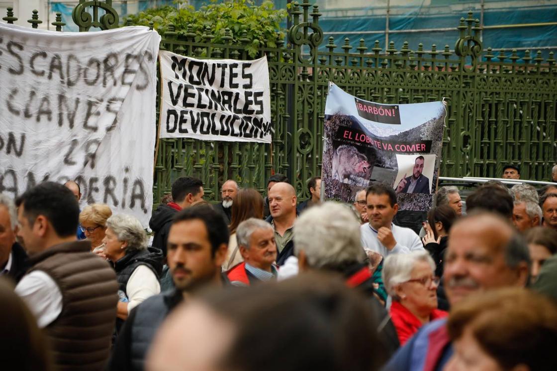 Tractorada de protesta del campo asturiano en las calles de Oviedo