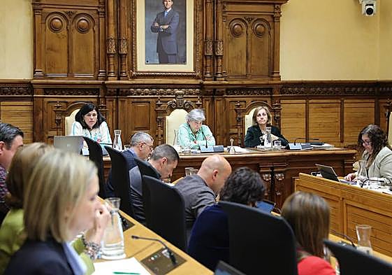 Pleno en el Ayuntamiento de Gijon.