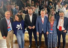 Barbón junto al resto de autoridades políticas en el acto.