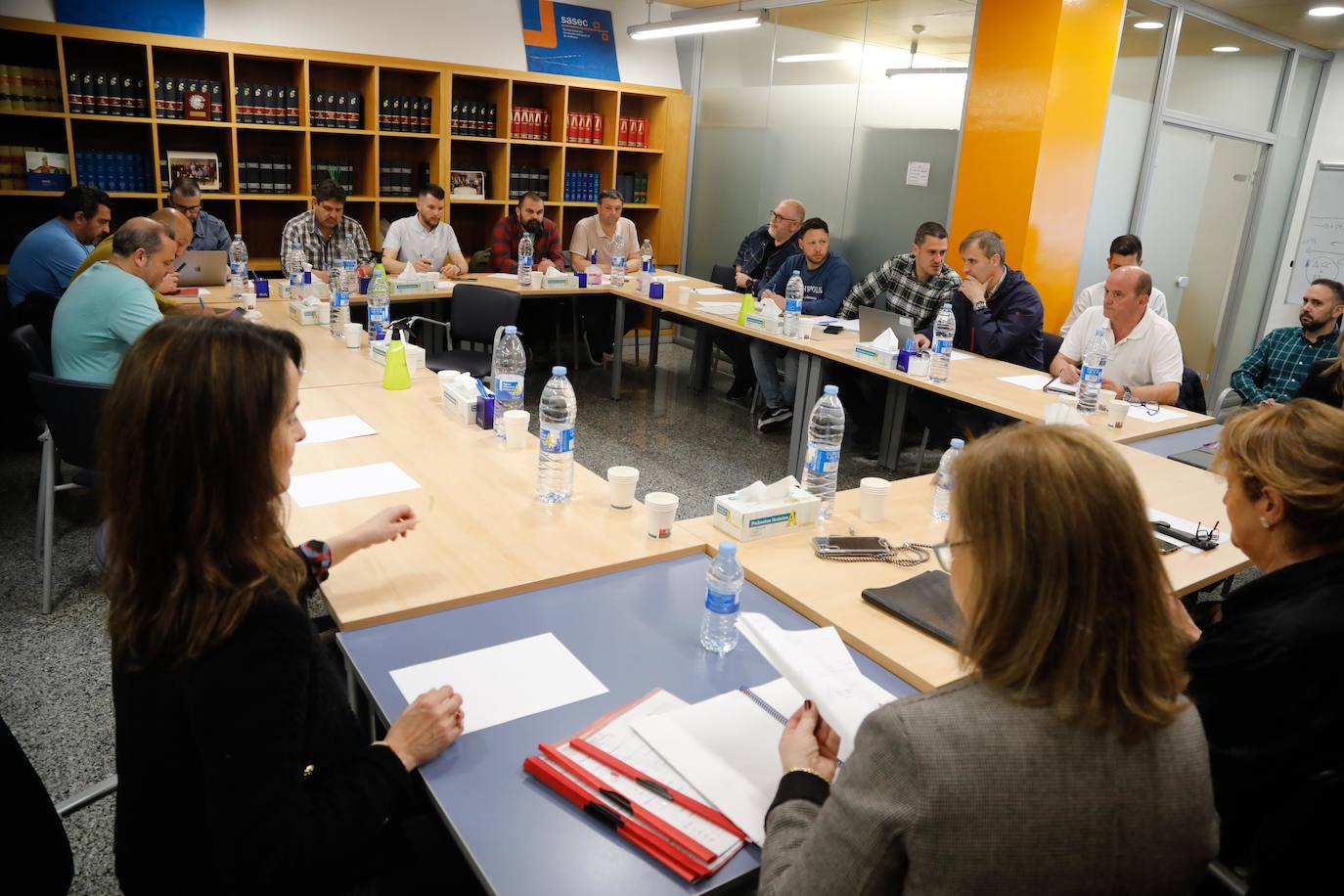 Los delegados sindicales de Arcelor se reunieron esta mañana en el SASEC con directivos de la empresa.