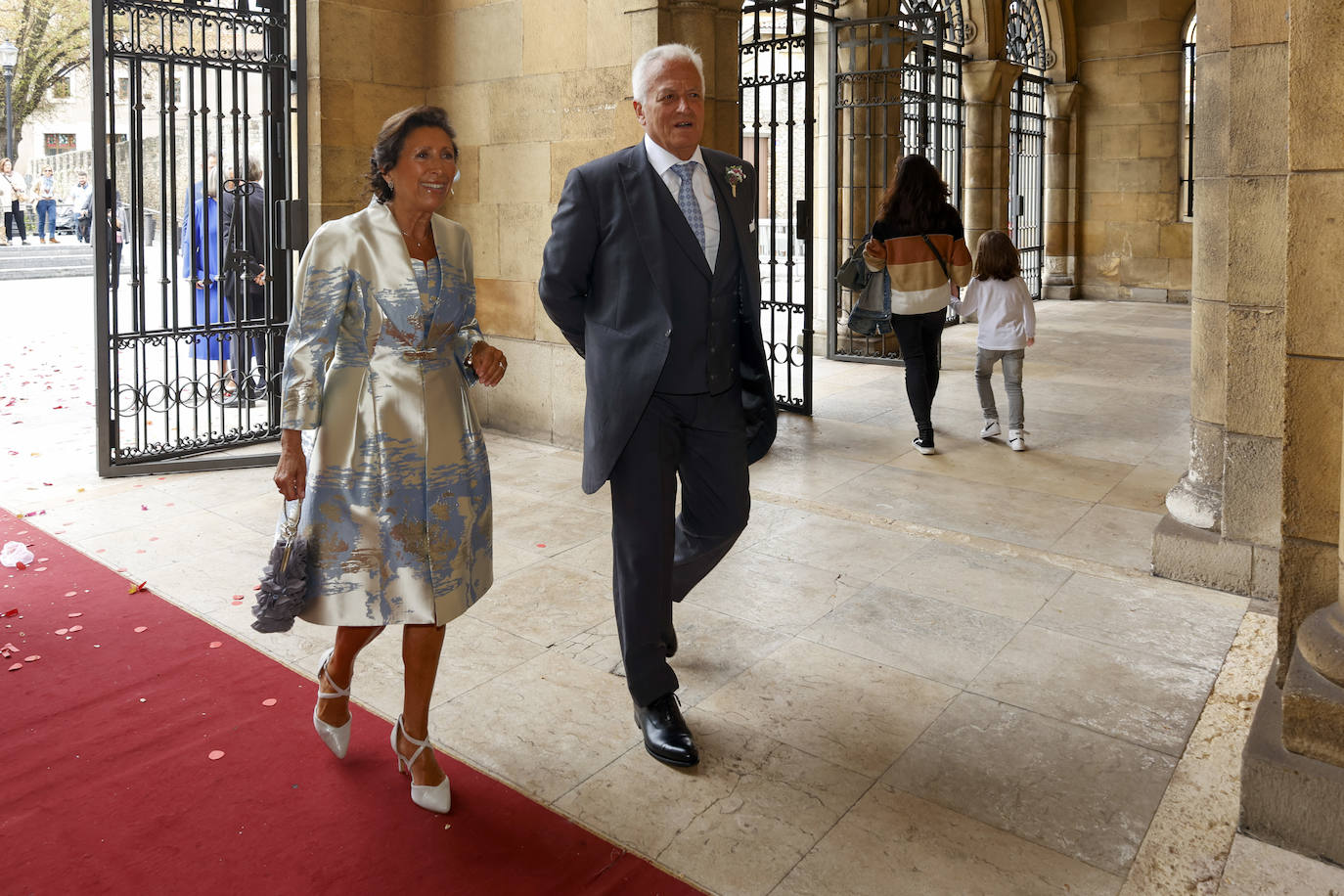 Ángela Pumariega sella su amor en San Pedro