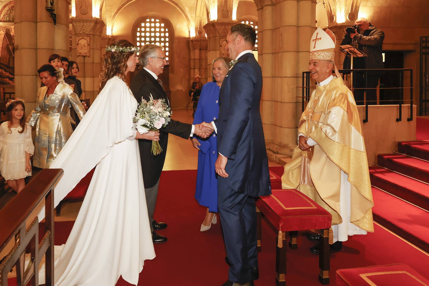 Ángela Pumariega sella su amor en San Pedro