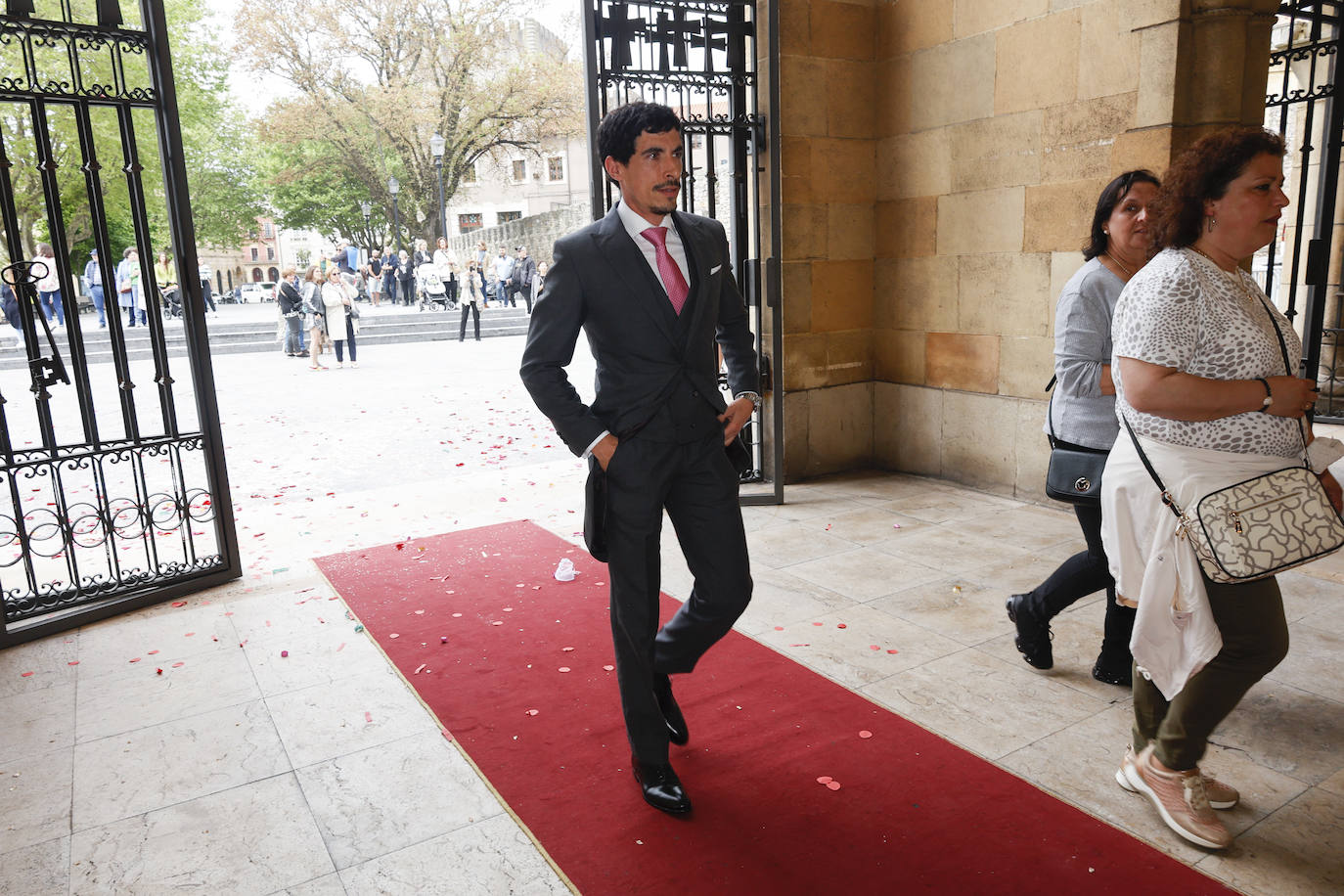 Ángela Pumariega sella su amor en San Pedro