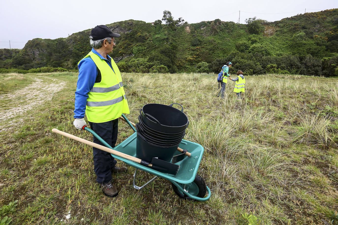 Limpieza masiva de la playa de Xagó