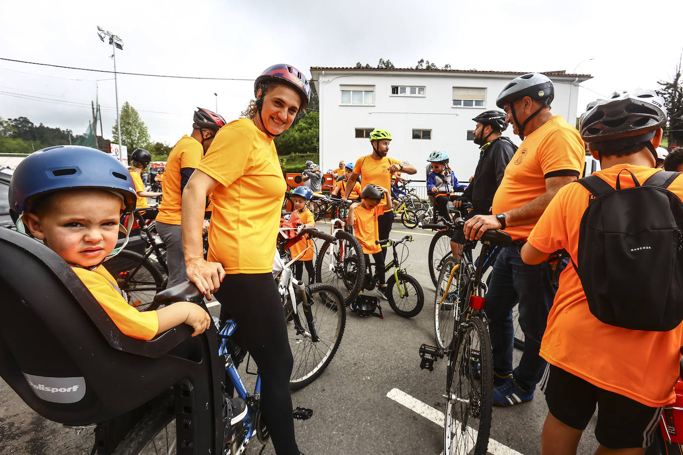 Pedaleo multitudinario para celebrar la Fiesta de la Bicicleta en Llanera