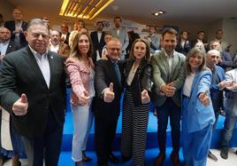 De izquierda a derecha; el alcalde de Oviedo y candidato a la reelección, Alfredo Canteli; la candidata a la Alcaldía de Gijón, Ángela Pumariega; Cuca Gamarra, el candidato del PP a la presidencia del Principado, Diego Canga; el secretario general del PP en Asturias, Álvaro Queipo; y la candidata del PP a la Alcaldía de Avilés, Esther Llamazares.