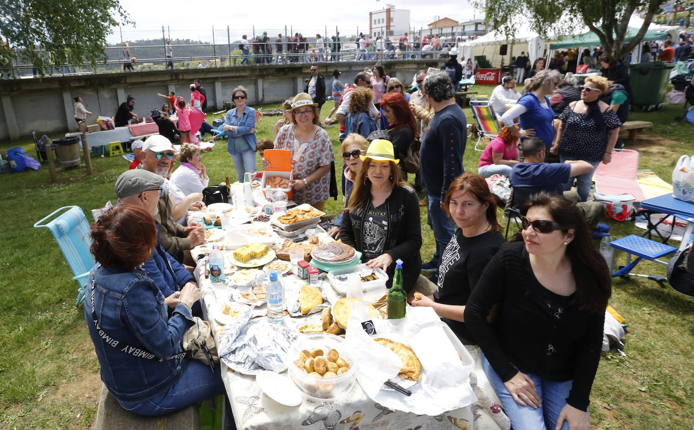 Ganas de fiesta en el pantano de Trasona