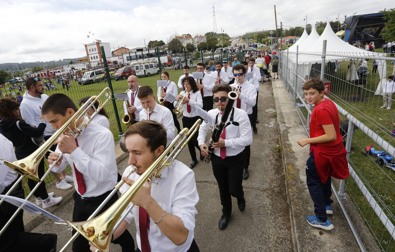 Ganas de fiesta en el pantano de Trasona