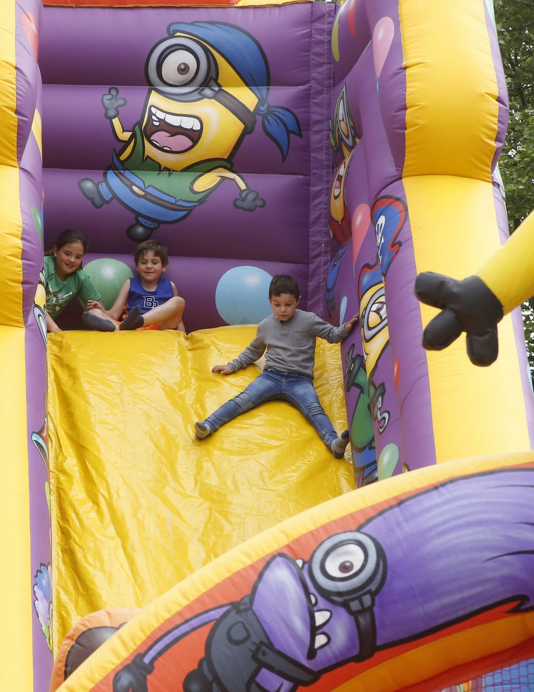 Ganas de fiesta en el pantano de Trasona