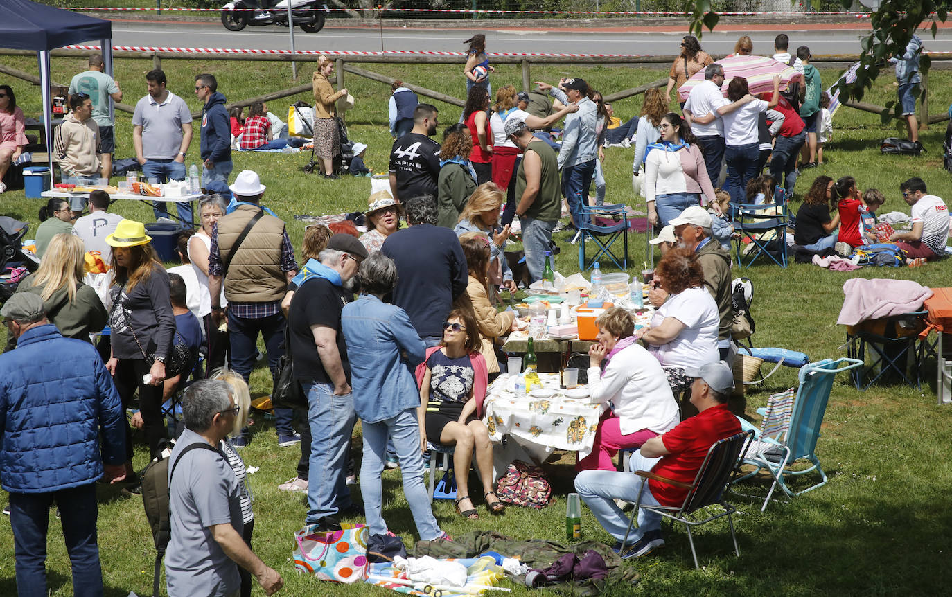 Ganas de fiesta en el pantano de Trasona