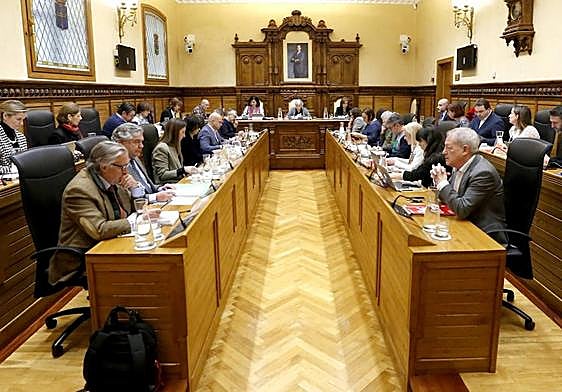 Gijón aprueba una partida de tres millones de euros para ayudas en el ámbito escolar