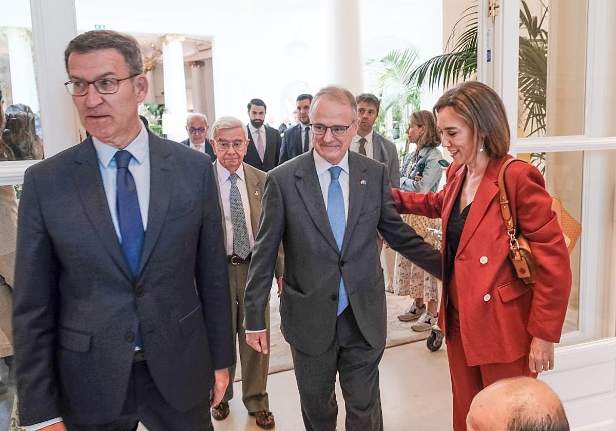 Alberto Núñez Feijóo, Diego Canga y Cuca Gamarra.