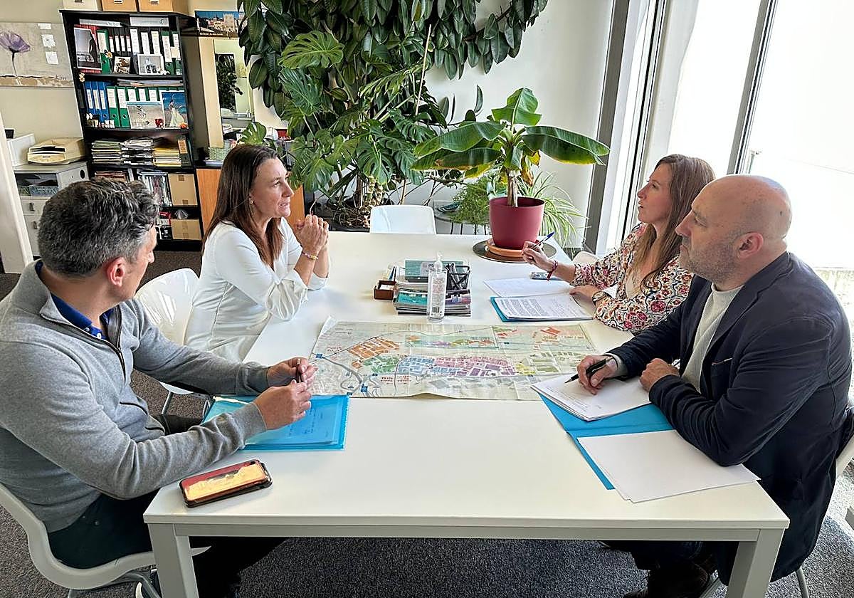 Ángela Pumariega y Guzmán Pendás reunidos con los directivos de Gespor