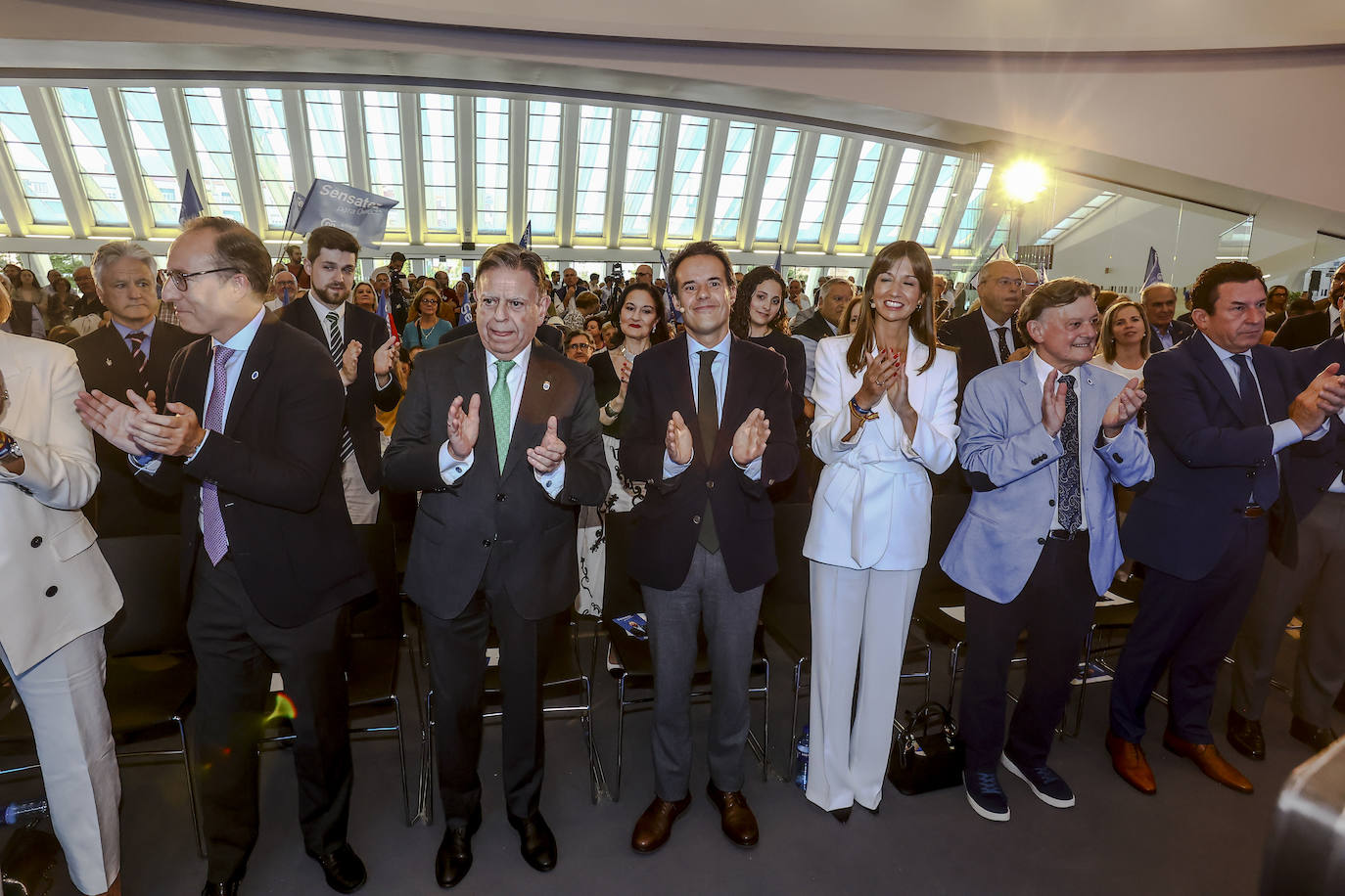 Canteli presenta su candidatura arropado por el partido