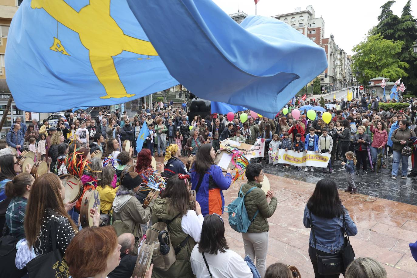 Multitudinaria manifestación en Oviedo por la &#039;oficialidá&#039; del asturiano