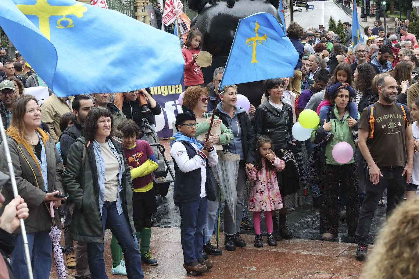 Multitudinaria manifestación en Oviedo por la &#039;oficialidá&#039; del asturiano