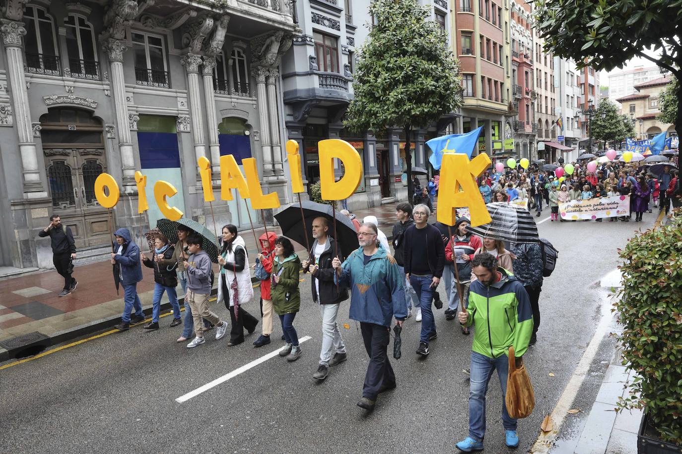 Multitudinaria manifestación en Oviedo por la &#039;oficialidá&#039; del asturiano