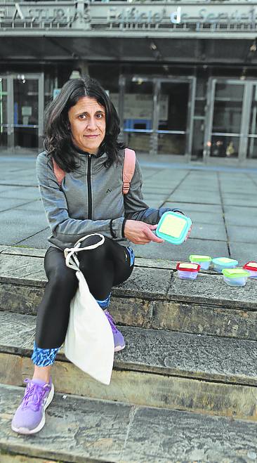 Zulima Izquierdo, ante el Registro.