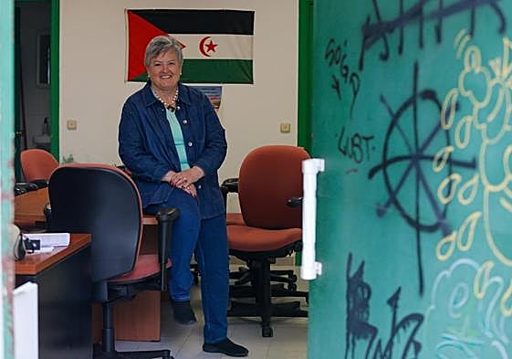 Belén Cueva, madre adoptiva y de acogida, en la sede de la Asociación Asturiana de Solidaridad con el Pueblo Saharaui.
