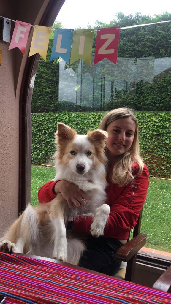 Con su inseparable perra 'Danita'.