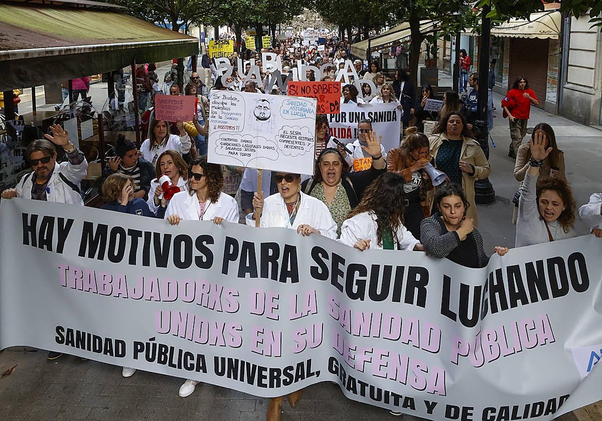 Protesta de sanitarios asturianos celebrada en Gijón.