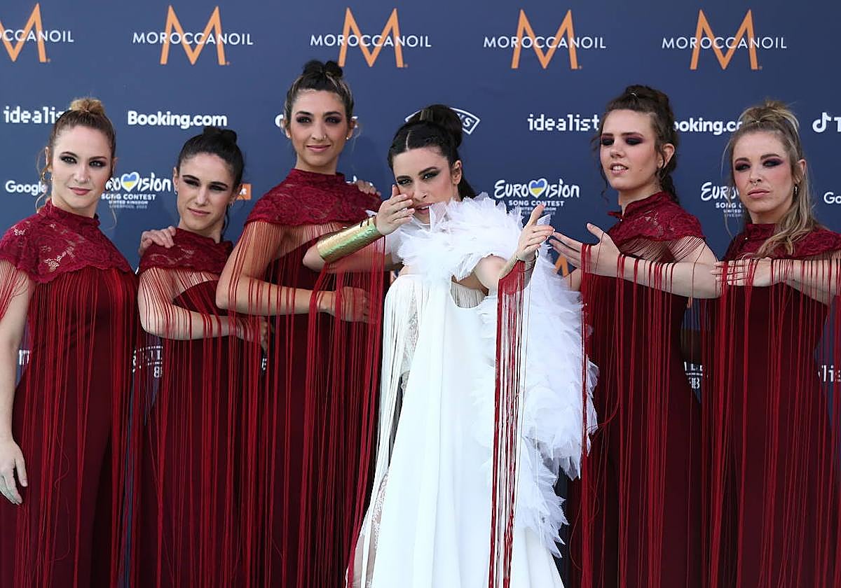 Blanca Paloma, en la Alfombra Turquesa de la ceremonia de apertura de Eurovisión.