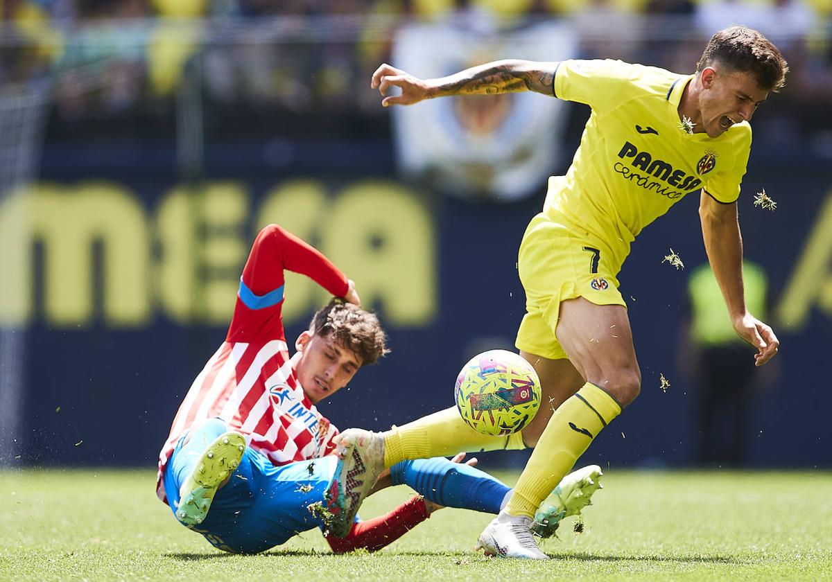 José Marsá en una jugada del partido de Liga de Segunda División entre el Villarreal B y el Sporting