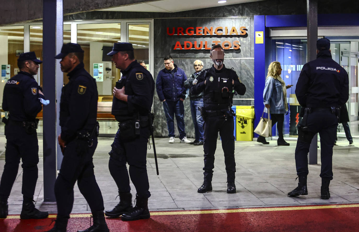 La Policía Nacional desaloja el HUCA por una amenaza de bomba