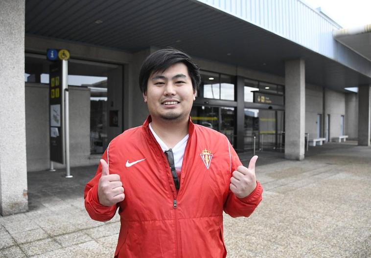 El japonés y sportinguista Keita Shimada, a su llegada a Asturias.