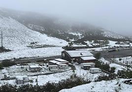 La nieve reaparece en pleno mayo en Asturias