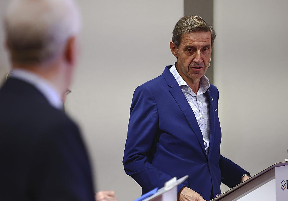 Carlos Fernández Llaneza durante una de sus intervenciones.