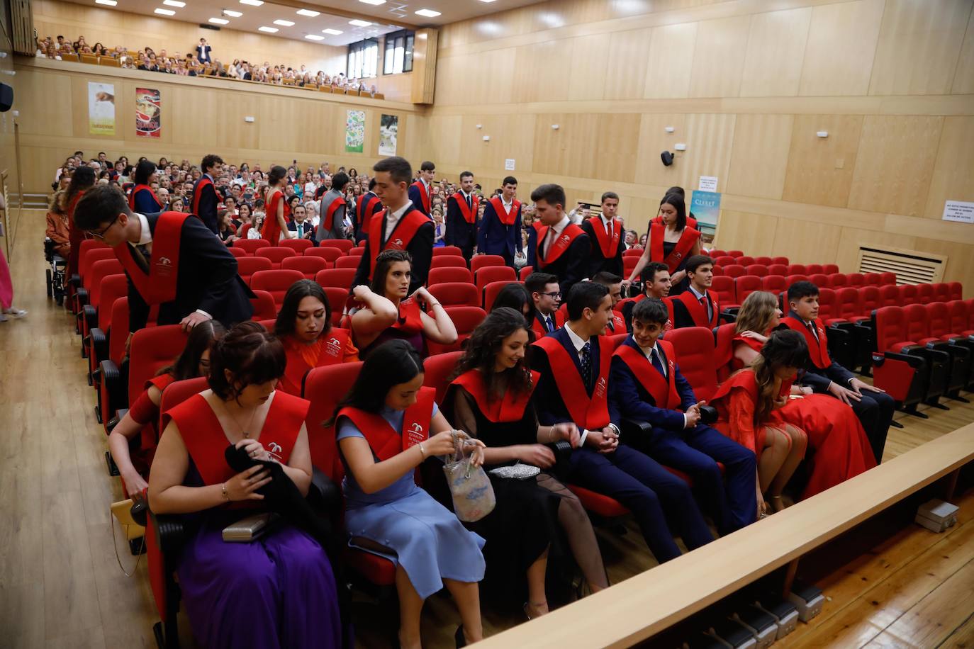 Las graduaciones despiden el curso en Gijón