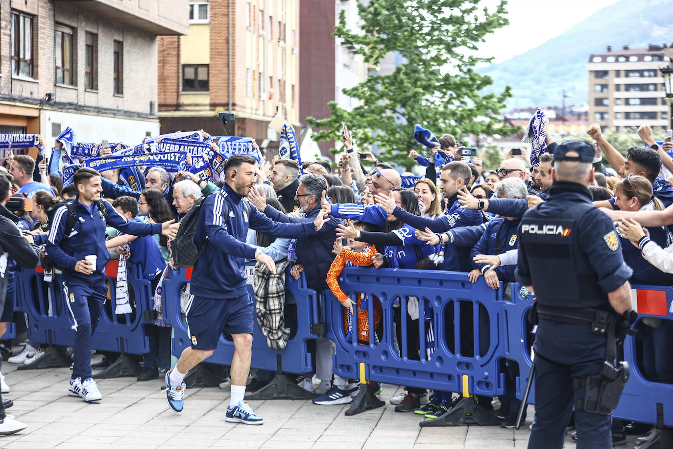 Así despidió la afición del Real Oviedo a los jugadores