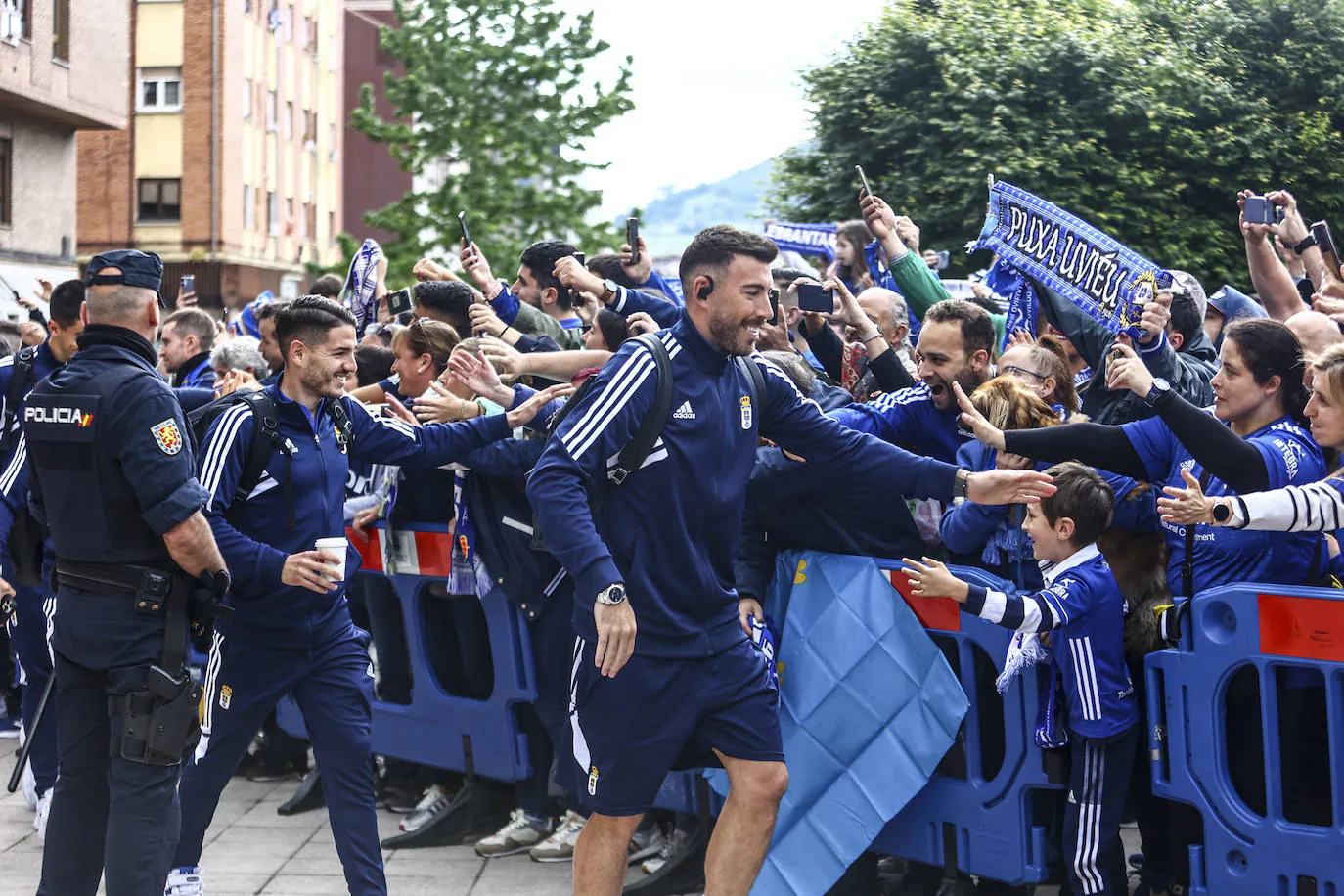 El Real Oviedo agradece el apoyo de la afición y esta responde