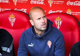 El entrenador del Sporting, Migel Ángel Ramírez, durante el partido.