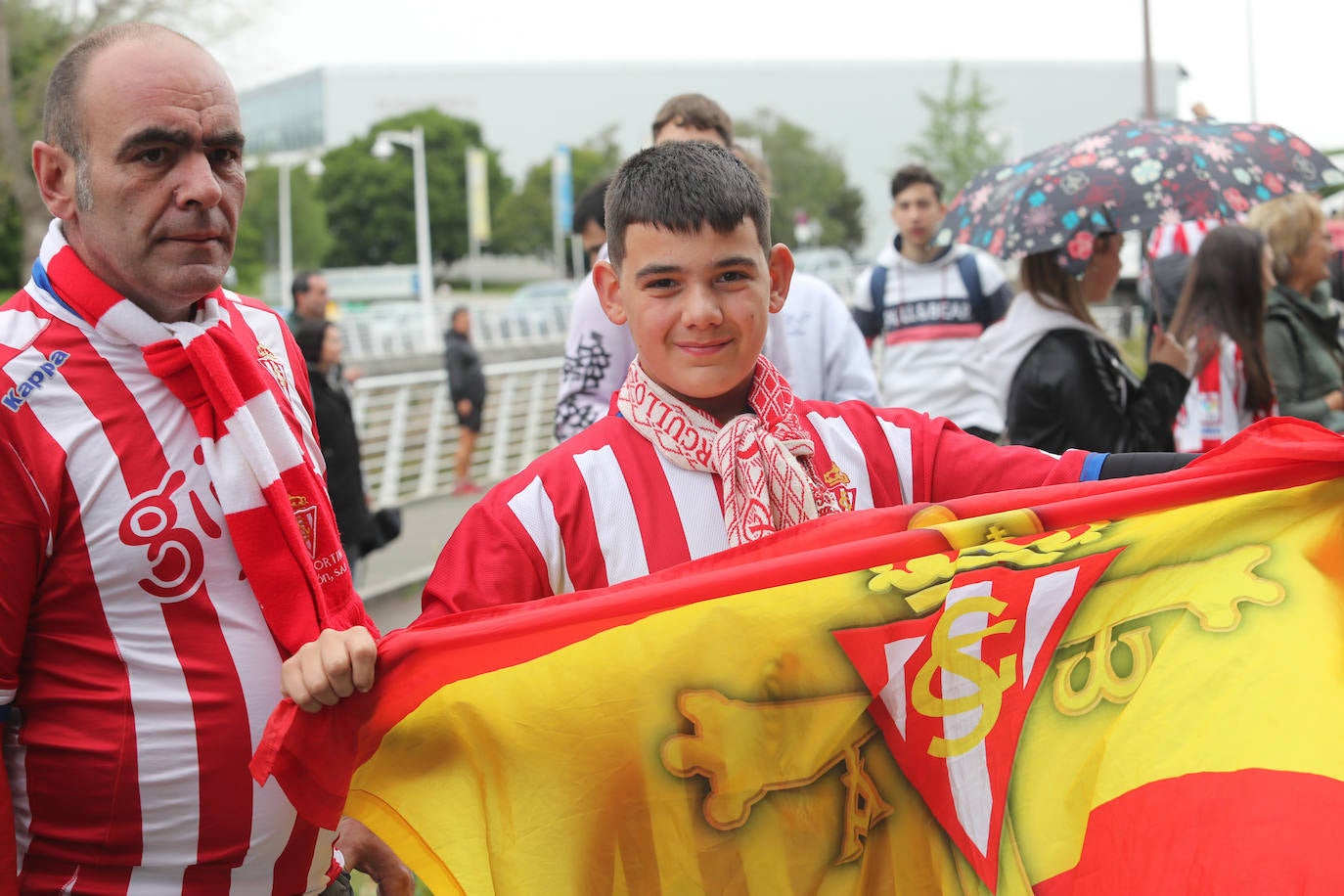 Marea rojiblanca para alentar al Sporting