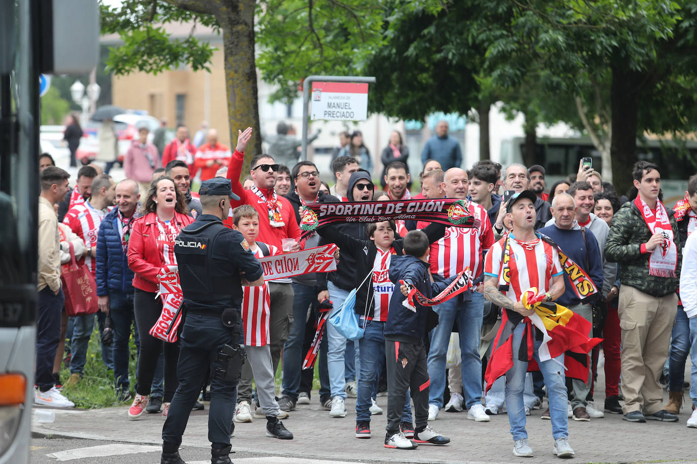 Marea rojiblanca para alentar al Sporting