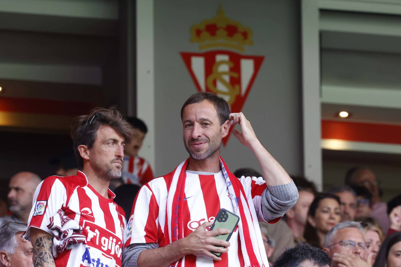 ¿Estuviste en el Sporting - Oviedo? ¡Búscate en las fotos!