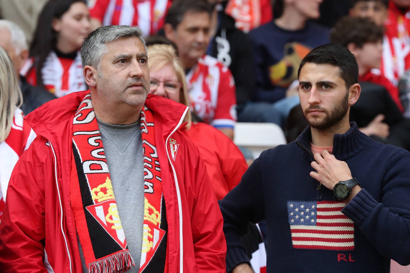 ¿Estuviste en el Sporting - Oviedo? ¡Búscate en las fotos!