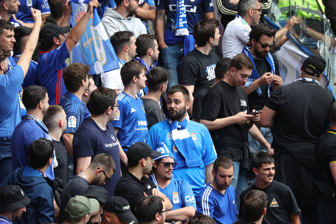 ¿Estuviste en el Sporting - Oviedo? ¡Búscate en las fotos!