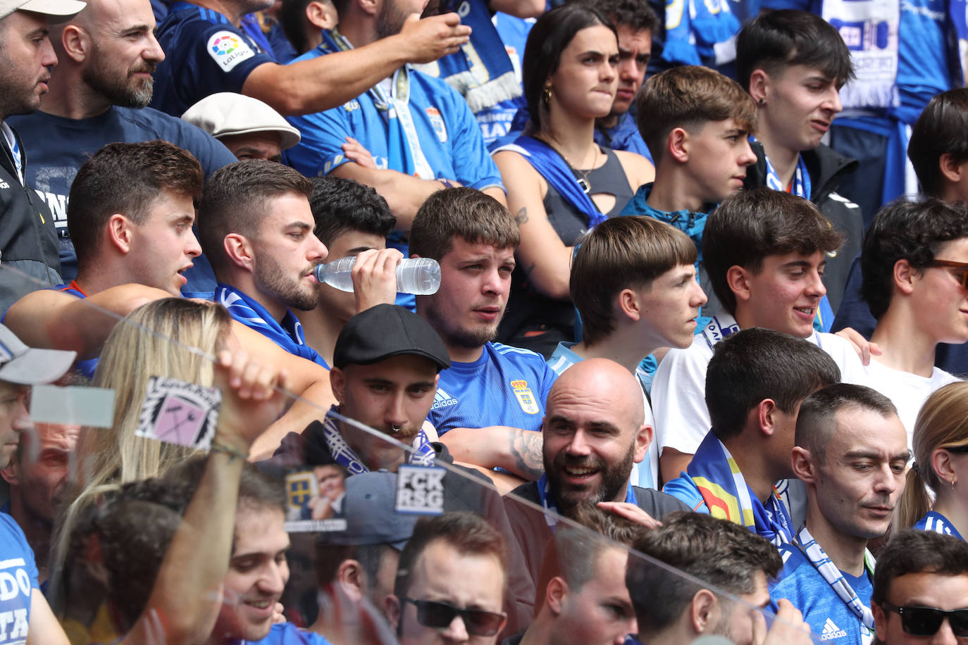 ¿Estuviste en el Sporting - Oviedo? ¡Búscate en las fotos!